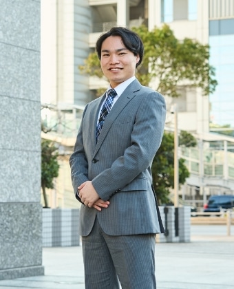 インタビューを受ける先輩社員