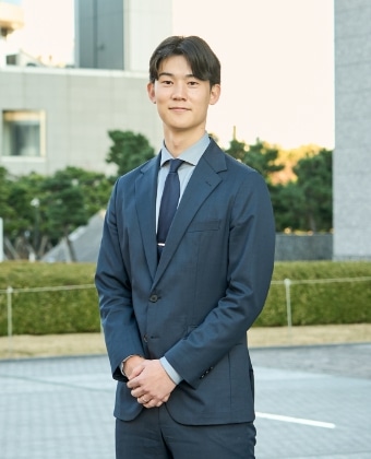 インタビューを受ける先輩社員