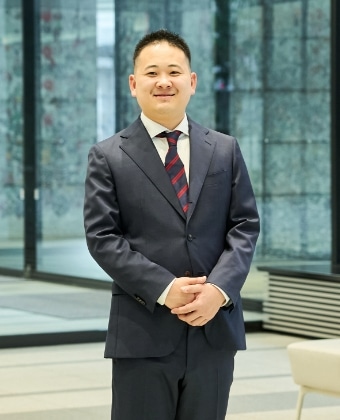 インタビューを受ける先輩社員